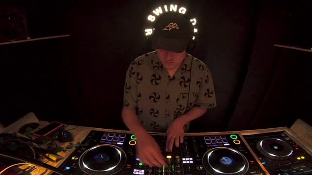Circling thumbnail