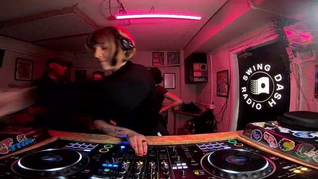 The Big Faces w/ Laurence & Sasha Ritchie thumbnail
